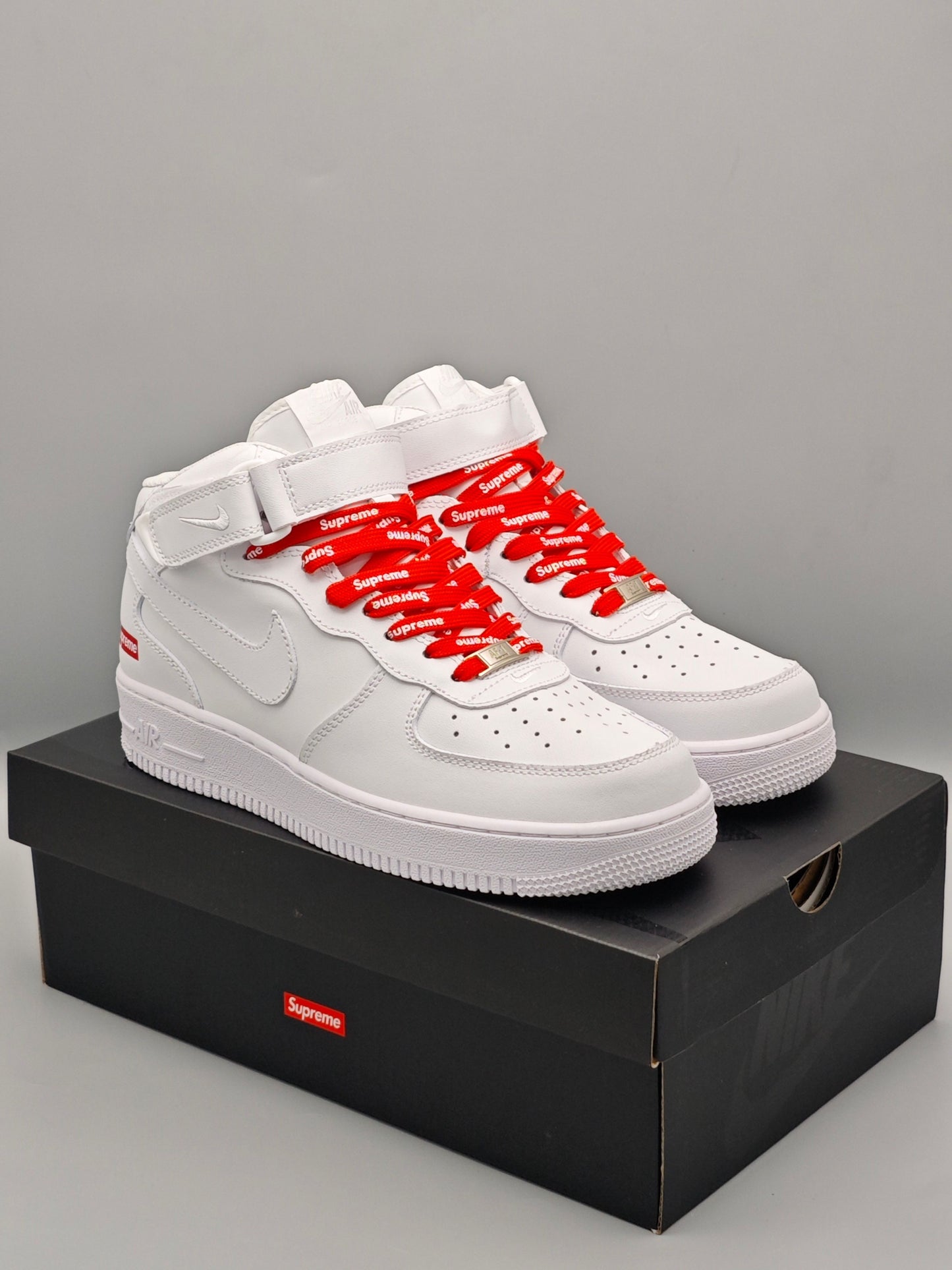 Nike Air Force 1 Mid x Supreme