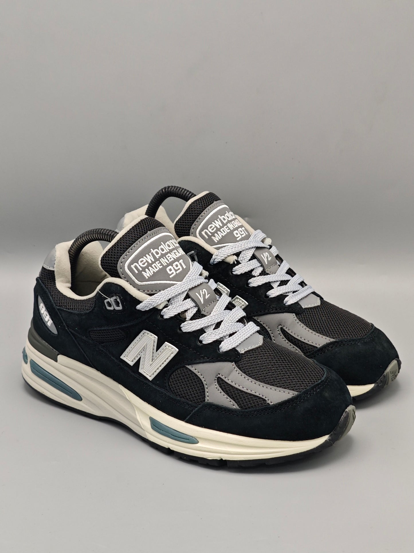 New Balance 991 v2