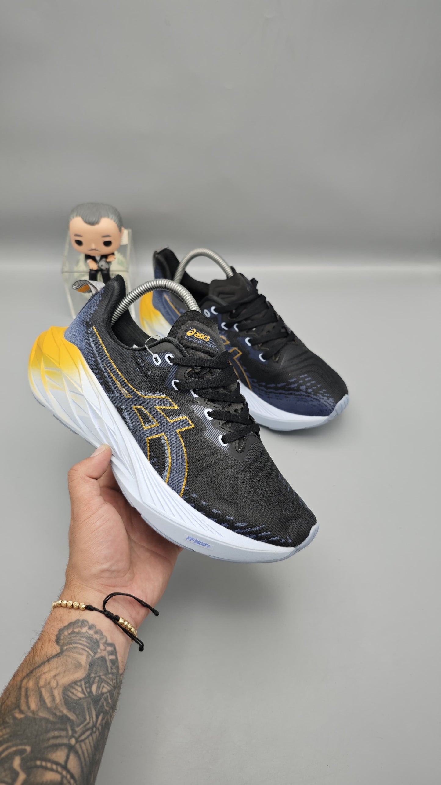 Tenis ASICS Novablast 4