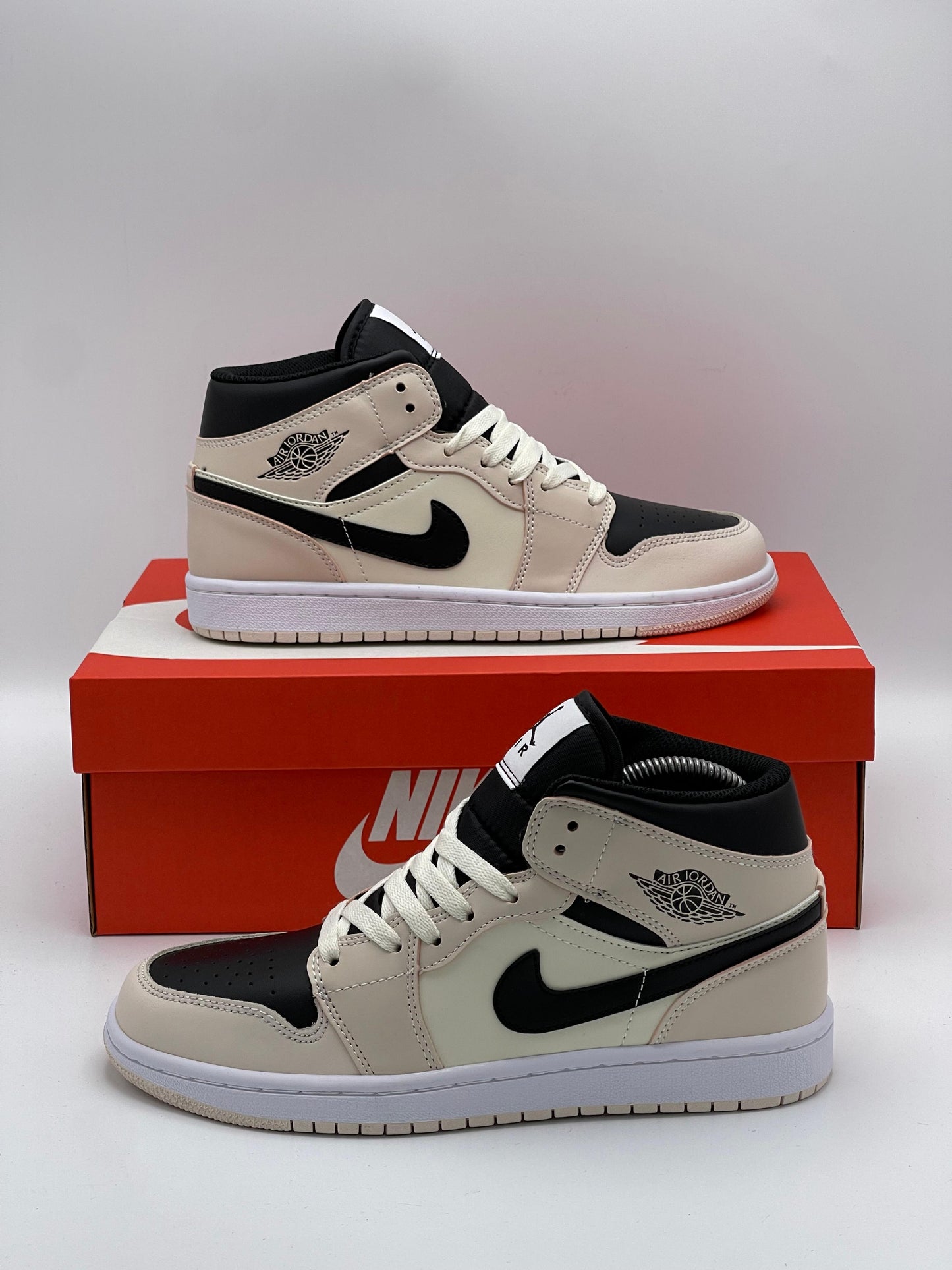 Air Jordan 1 Mid Black/Beige