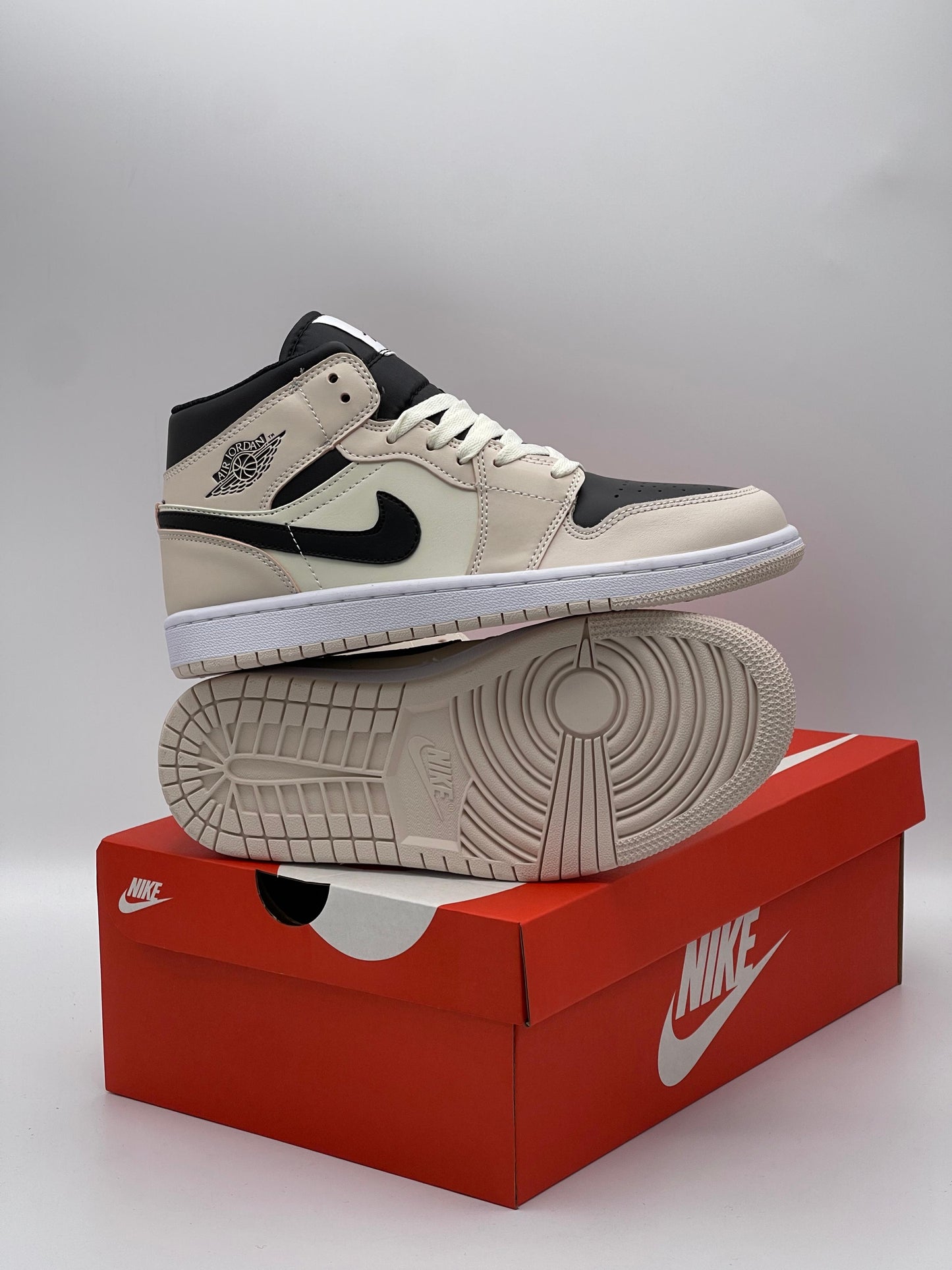 Air Jordan 1 Mid Black/Beige