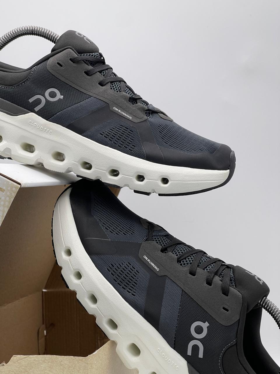 On Running Cloudmonster Black/White
