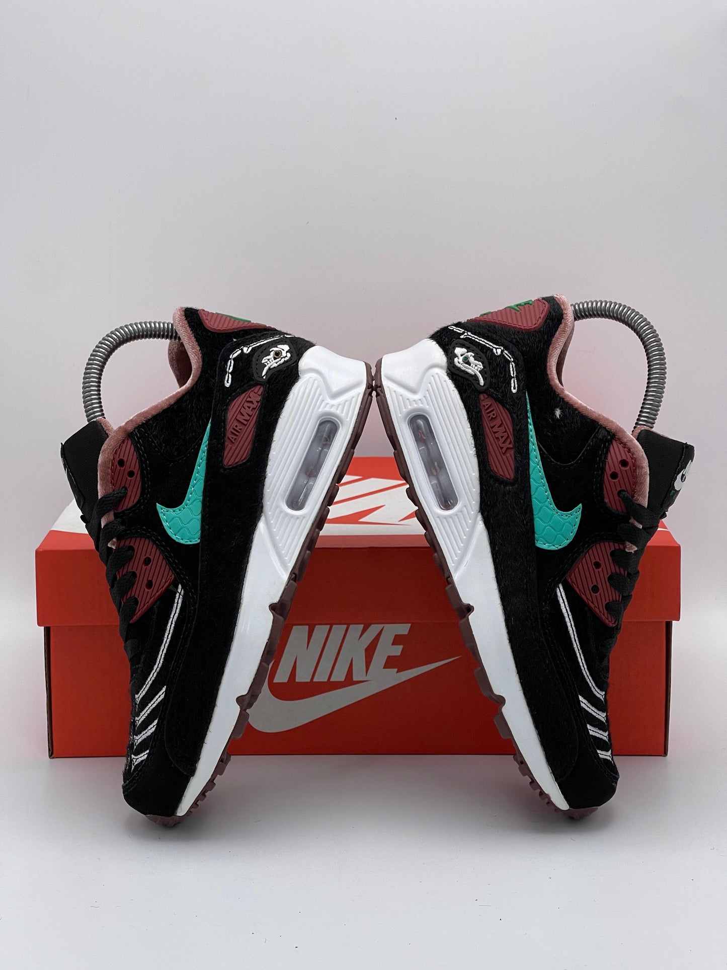 Nike Air Max 90 – Edición “La Familia / Día de Muertos”