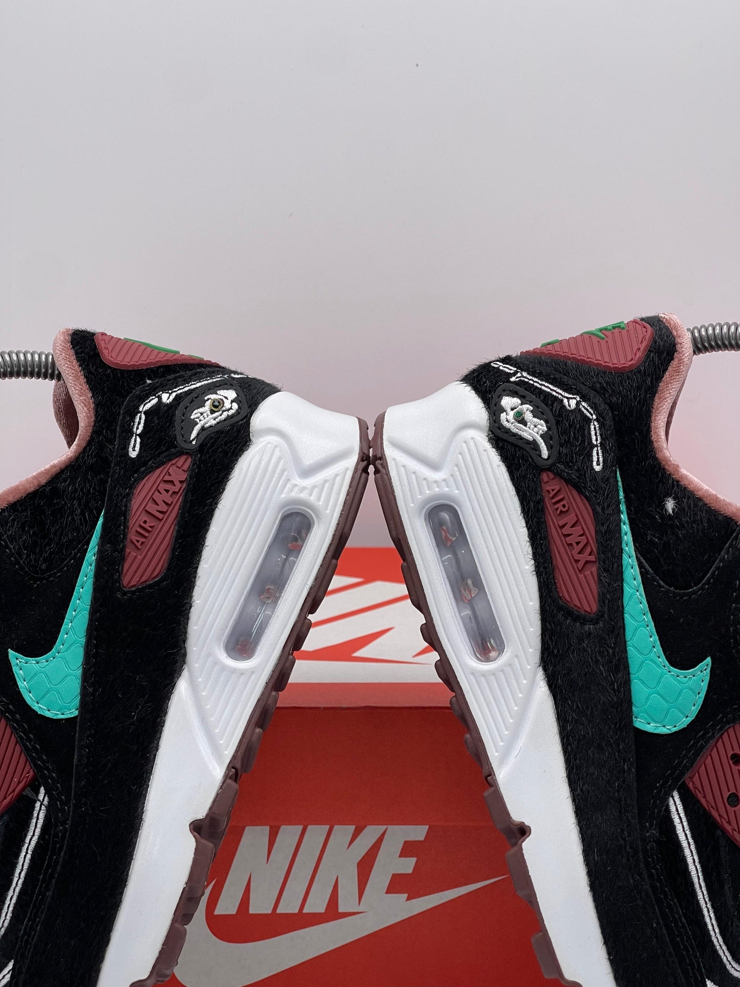 Nike Air Max 90 – Edición “La Familia / Día de Muertos”