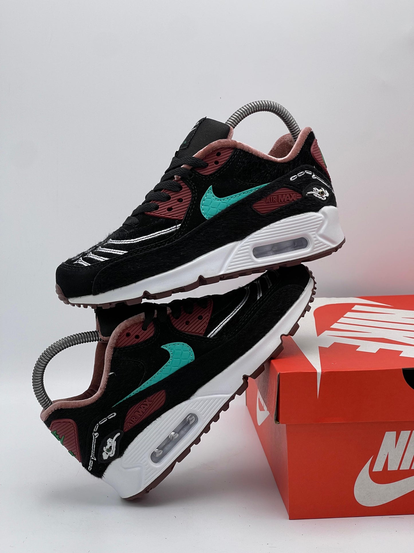 Nike Air Max 90 – Edición “La Familia / Día de Muertos”