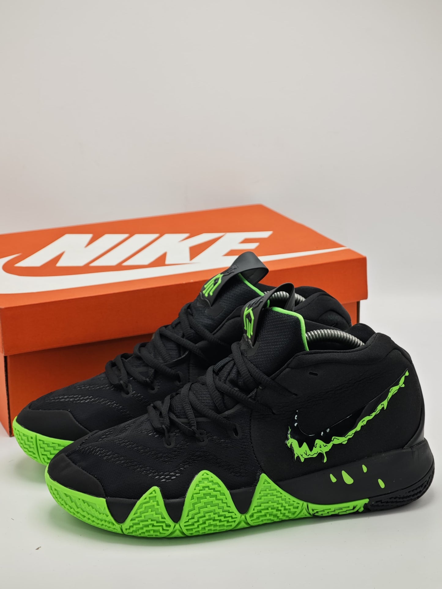 Nike Kyrie 4 "Green Venom"