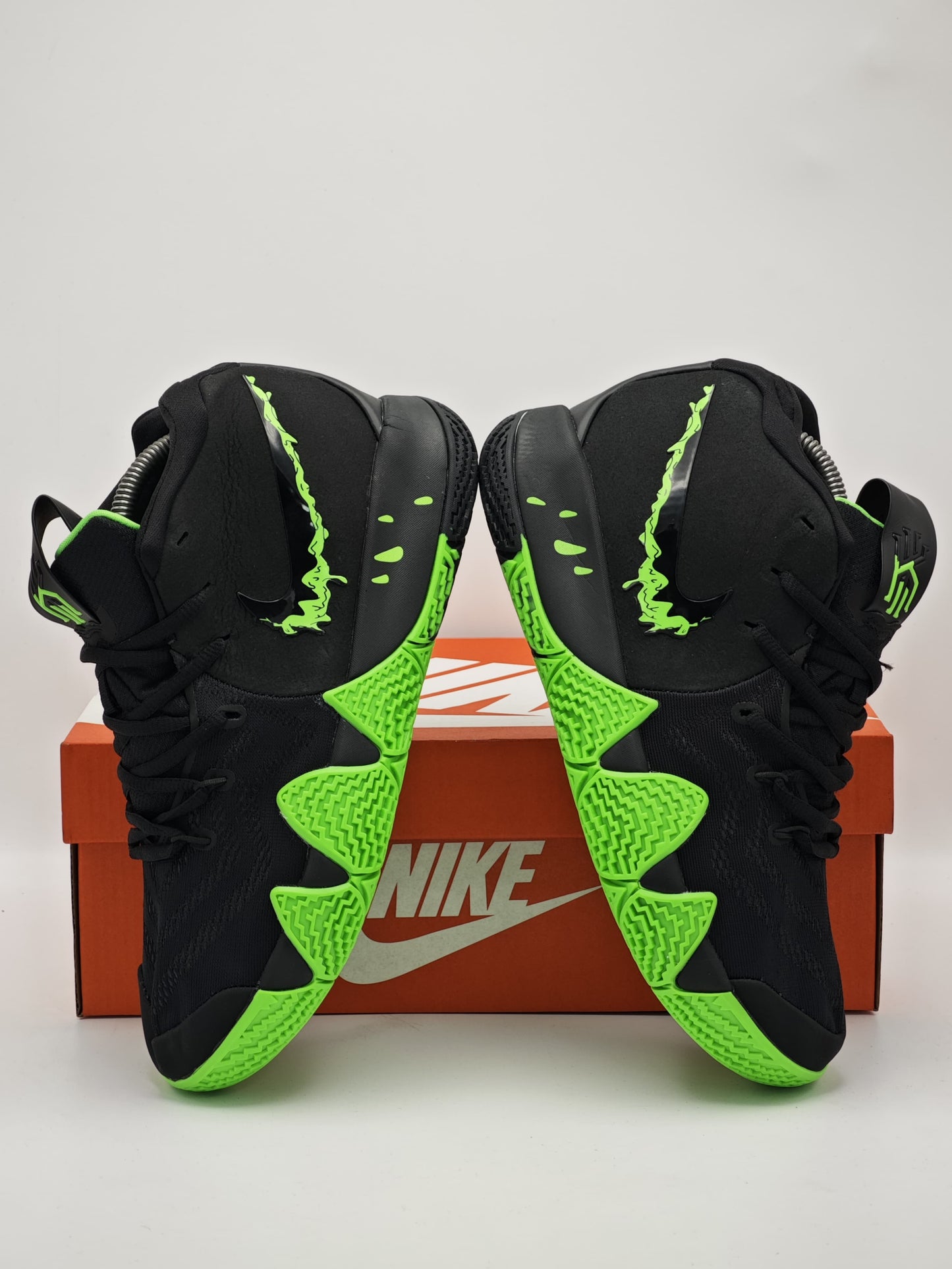 Nike Kyrie 4 "Green Venom"