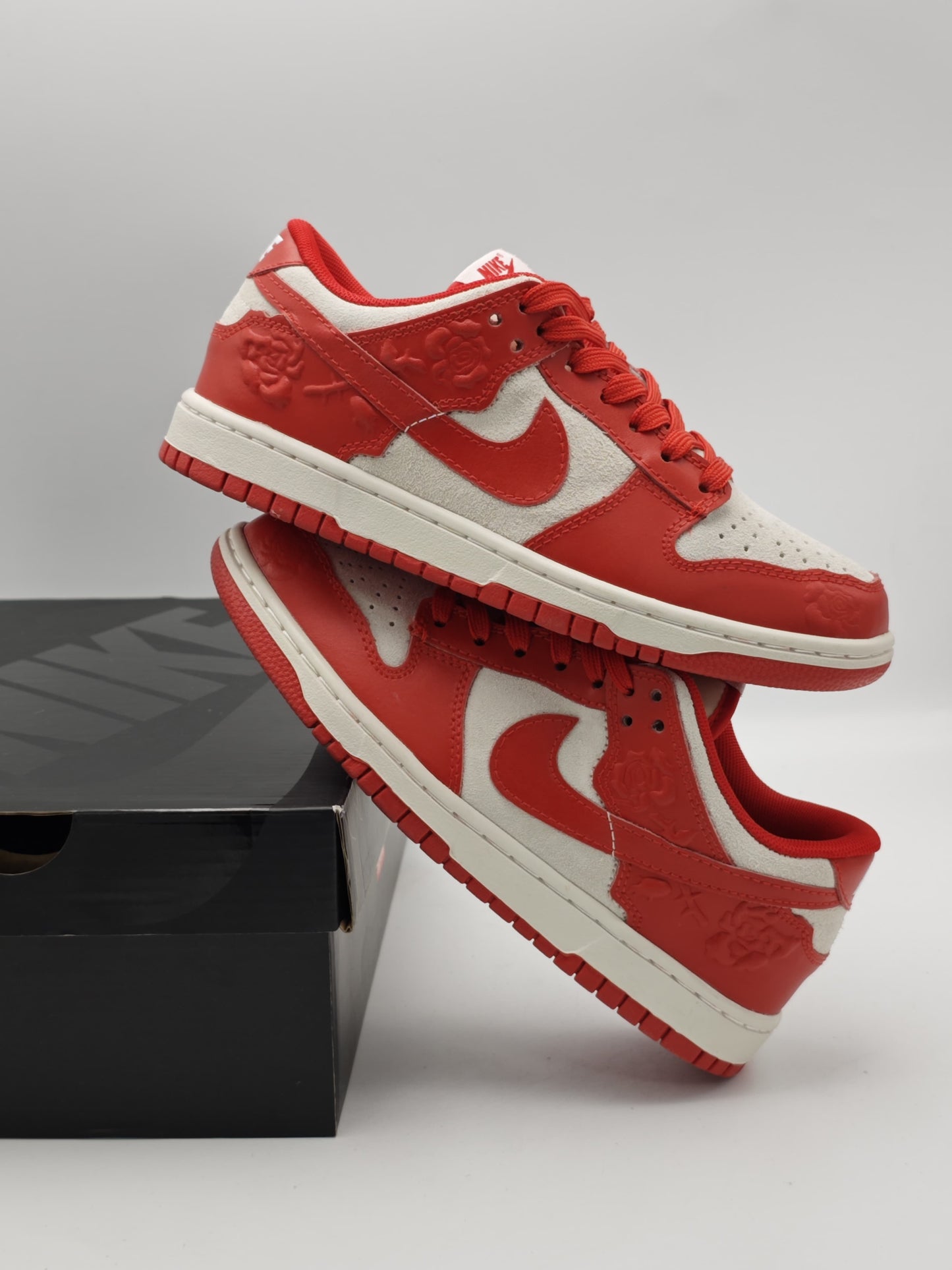 Nike Dunk Low “Valentine Red Rose”