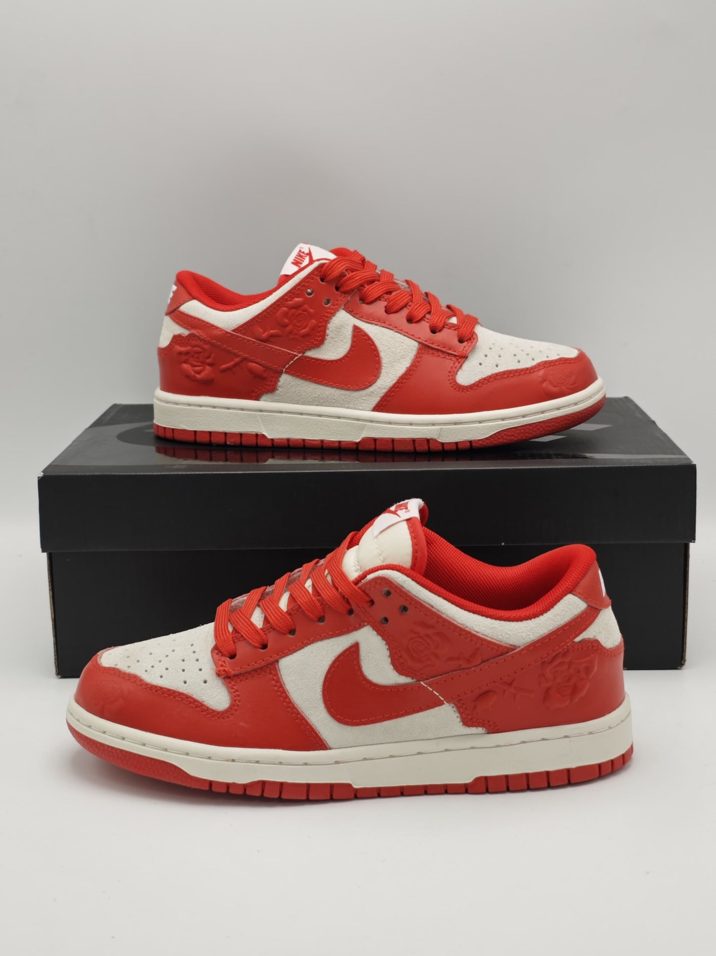 Nike Dunk Low “Valentine Red Rose”