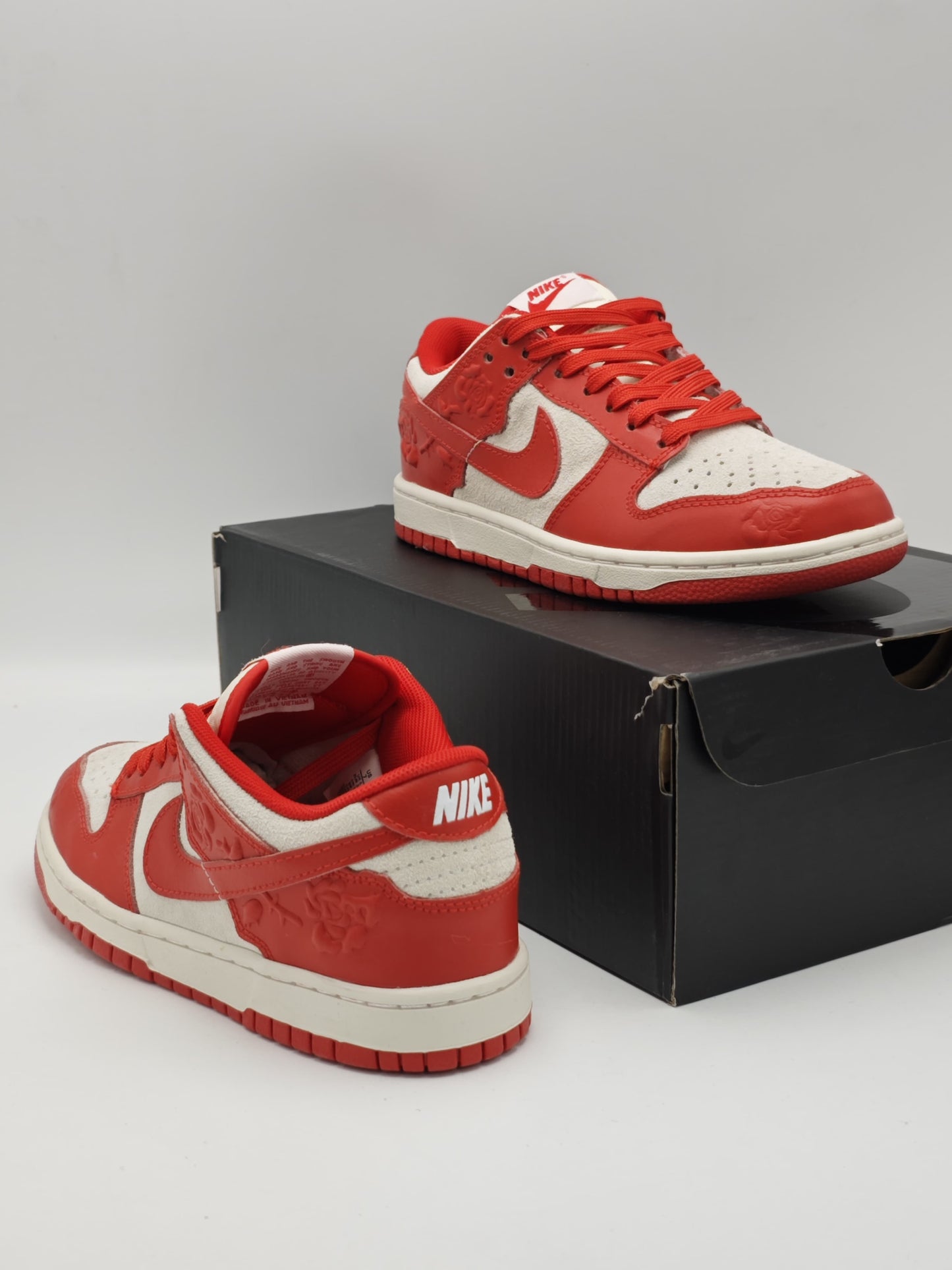 Nike Dunk Low “Valentine Red Rose”