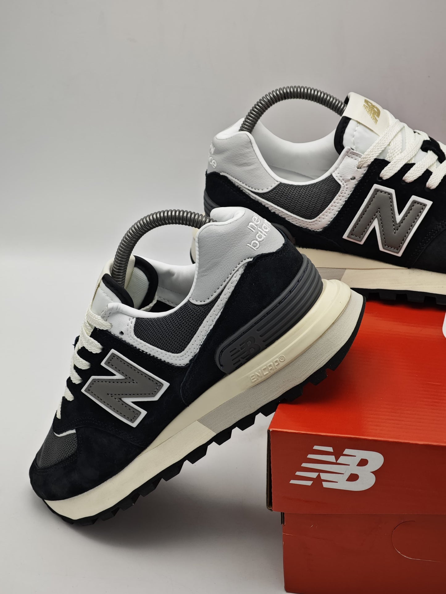 New Balance 574 Negro y Gris