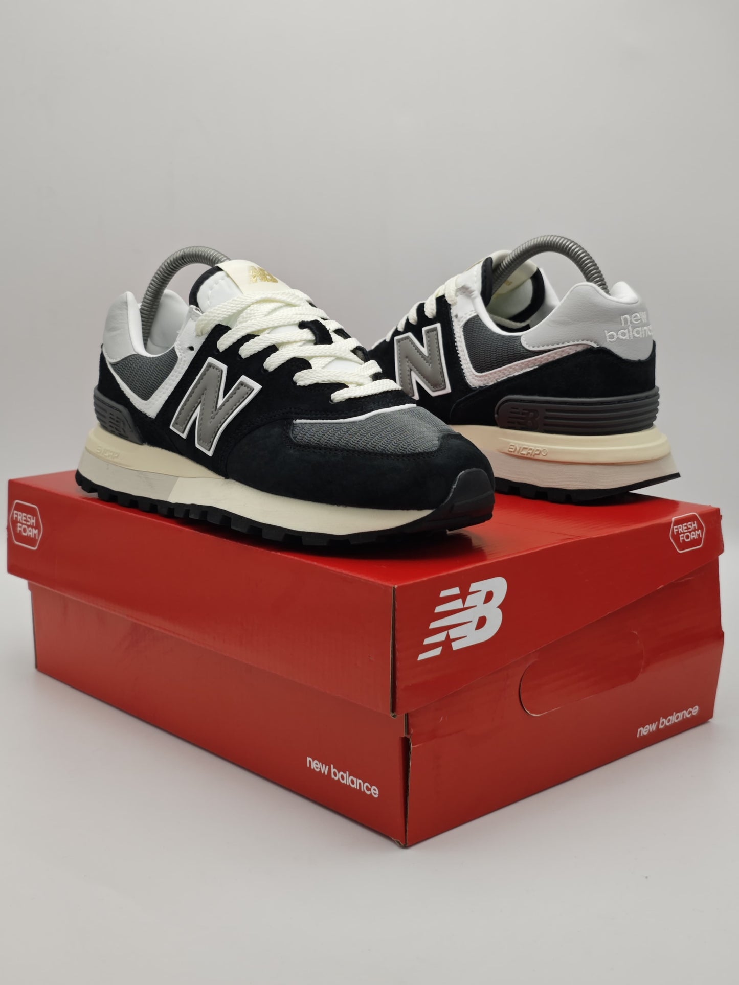 New Balance 574 Negro y Gris