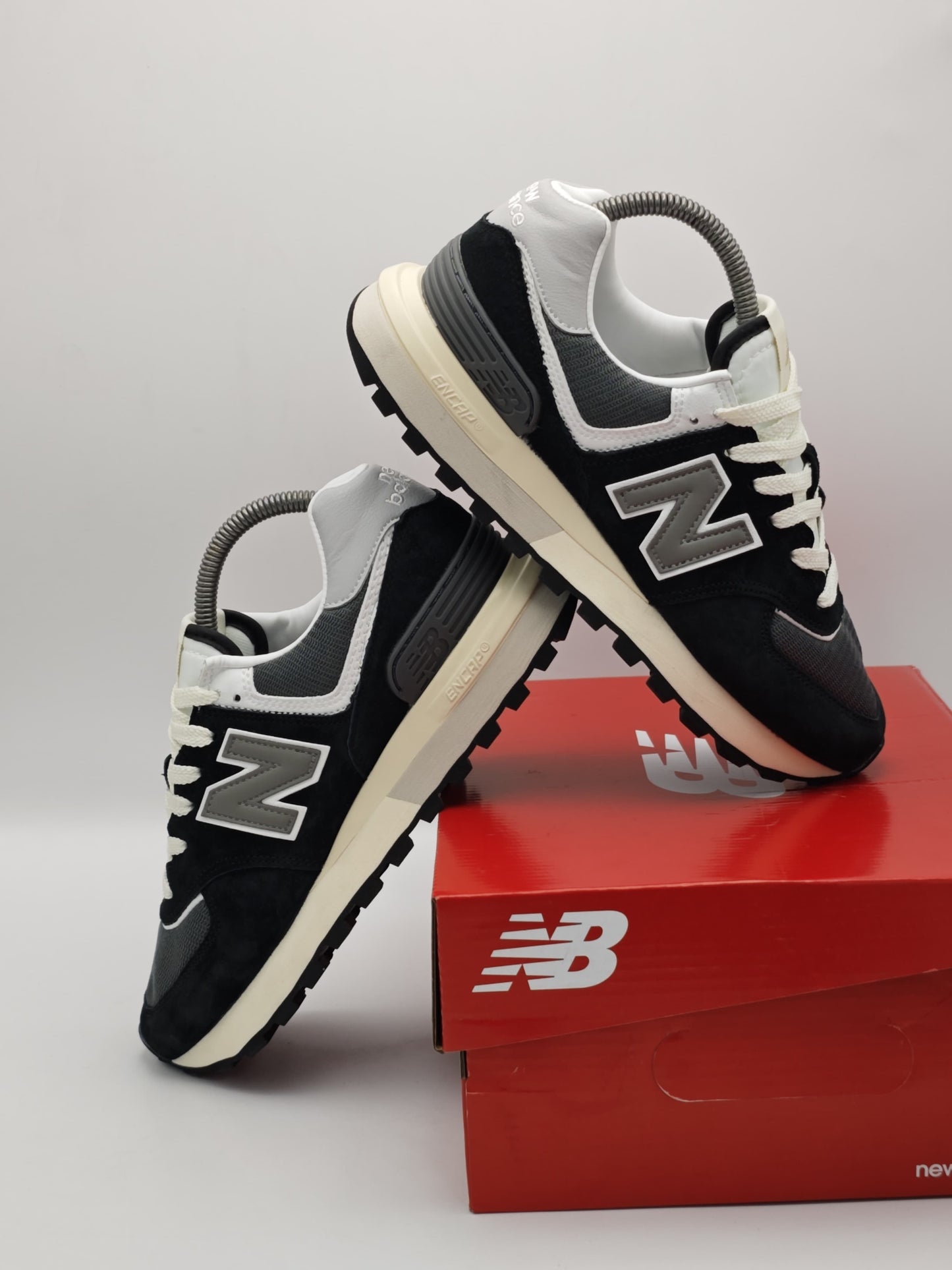 New Balance 574 Negro y Gris