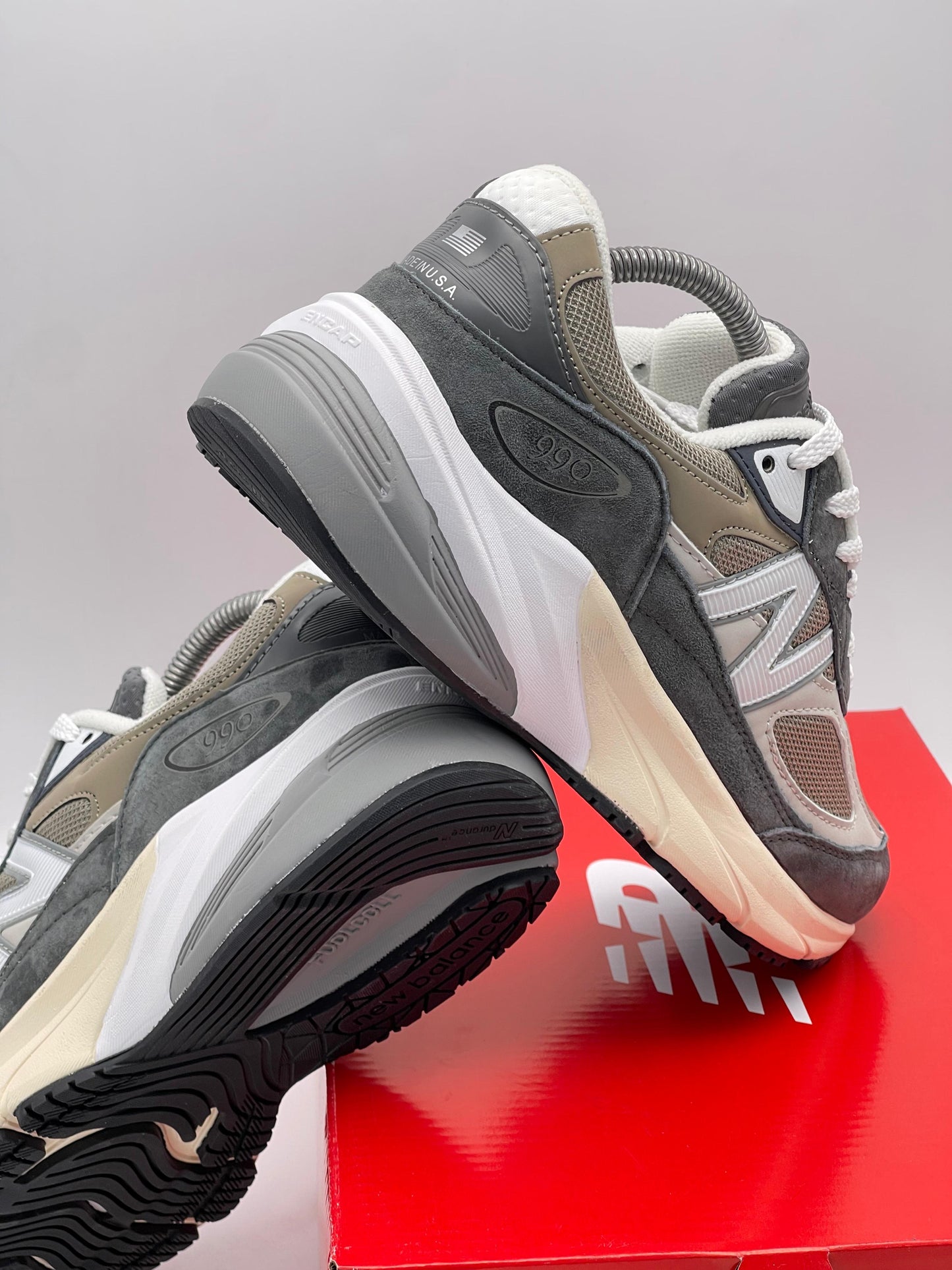 New Balance 990v6