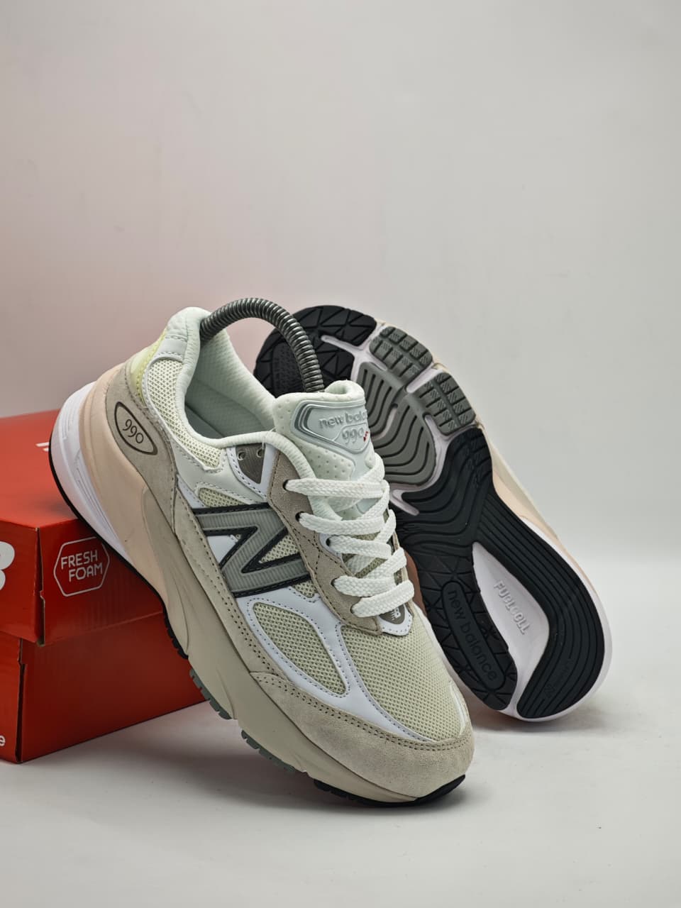New Balance 990v5