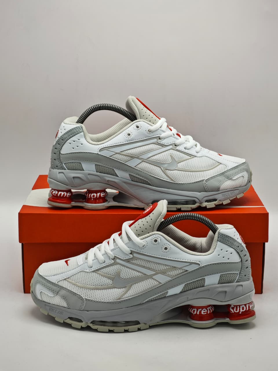 Nike Shox R4 Edition Supreme