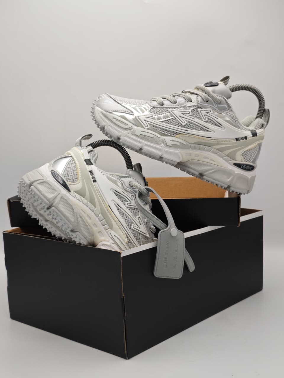 Off-White Runner Silver