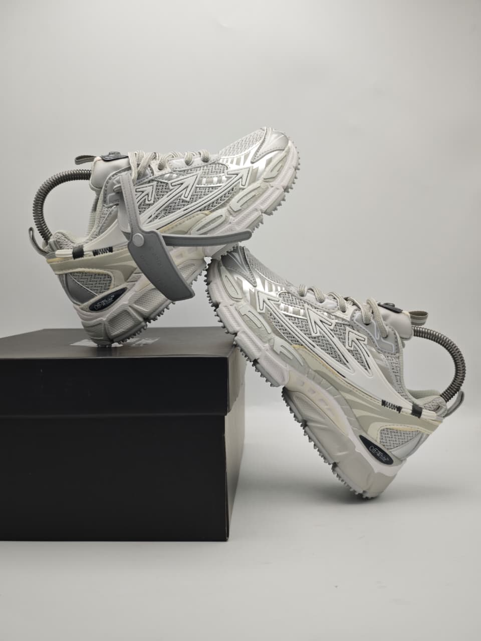 Off-White Runner Silver