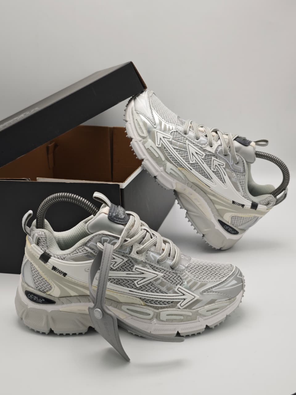 Off-White Runner Silver