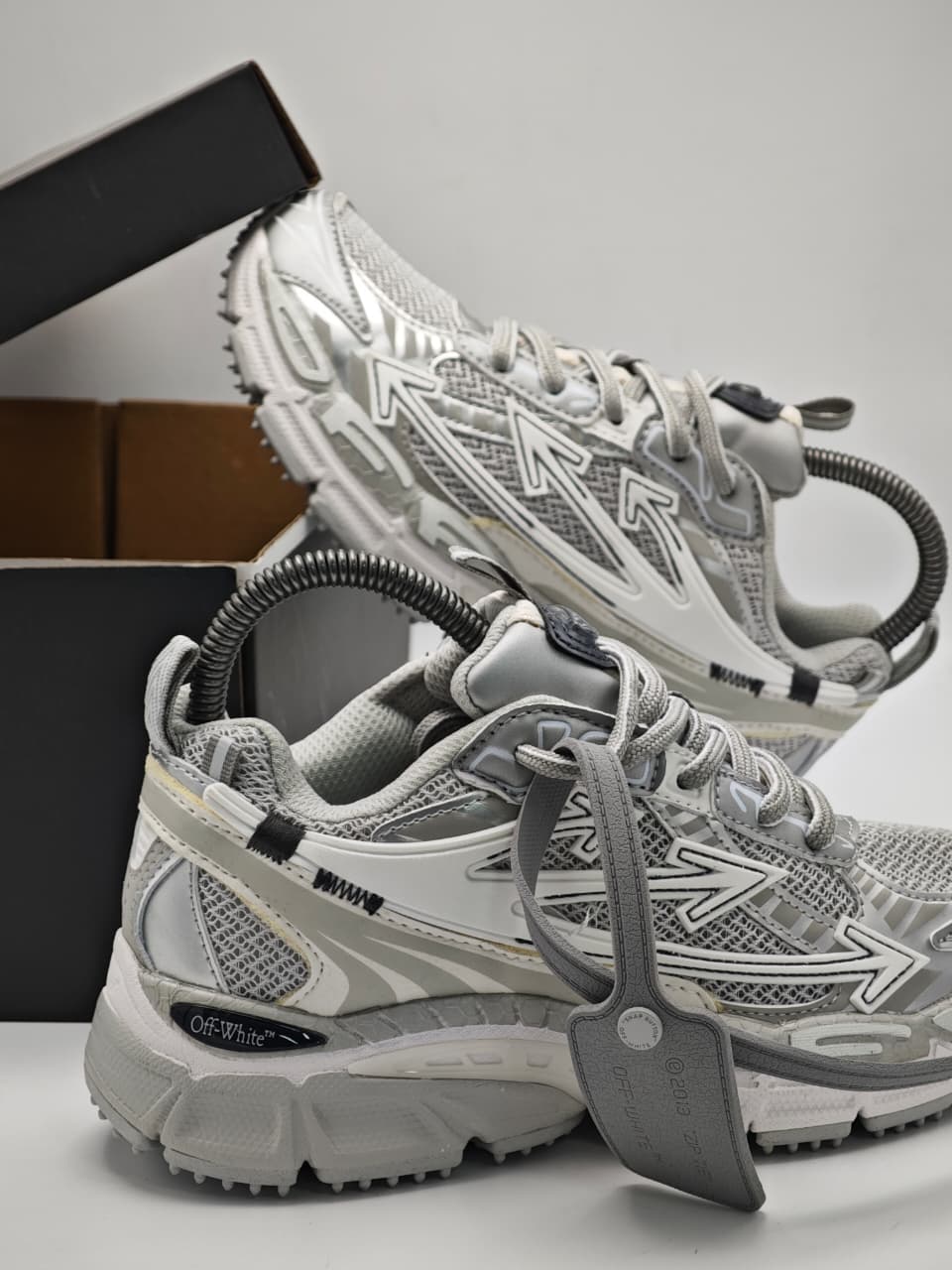 Off-White Runner Silver