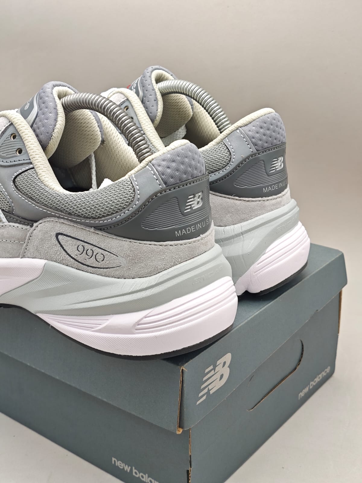 New Balance 990