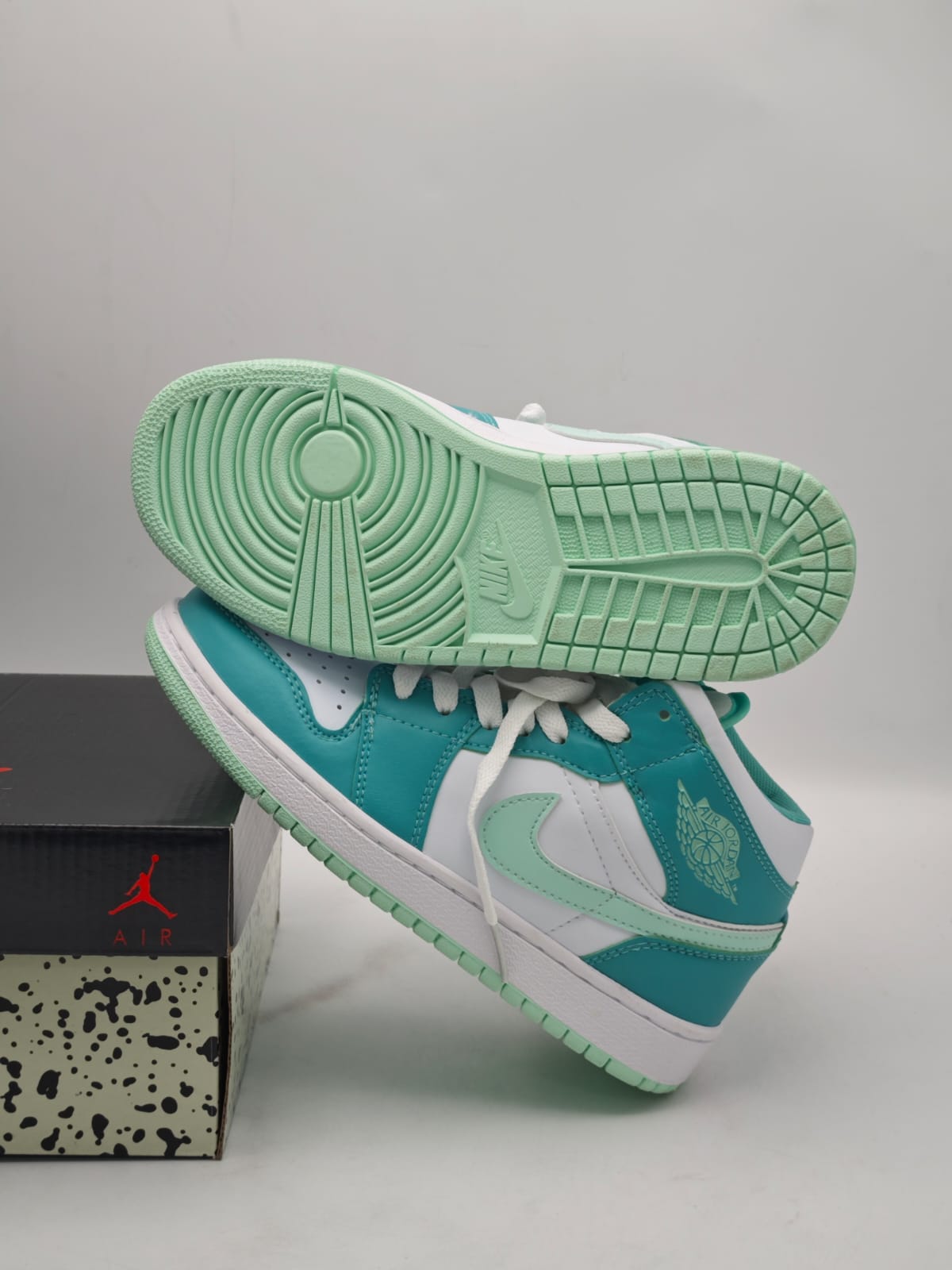 Air Jordan Retro 1 Mint Foam