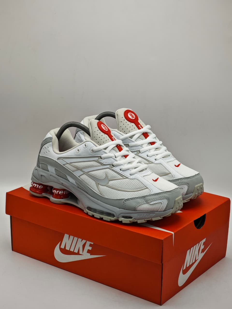 Nike Shox R4 Edition Supreme