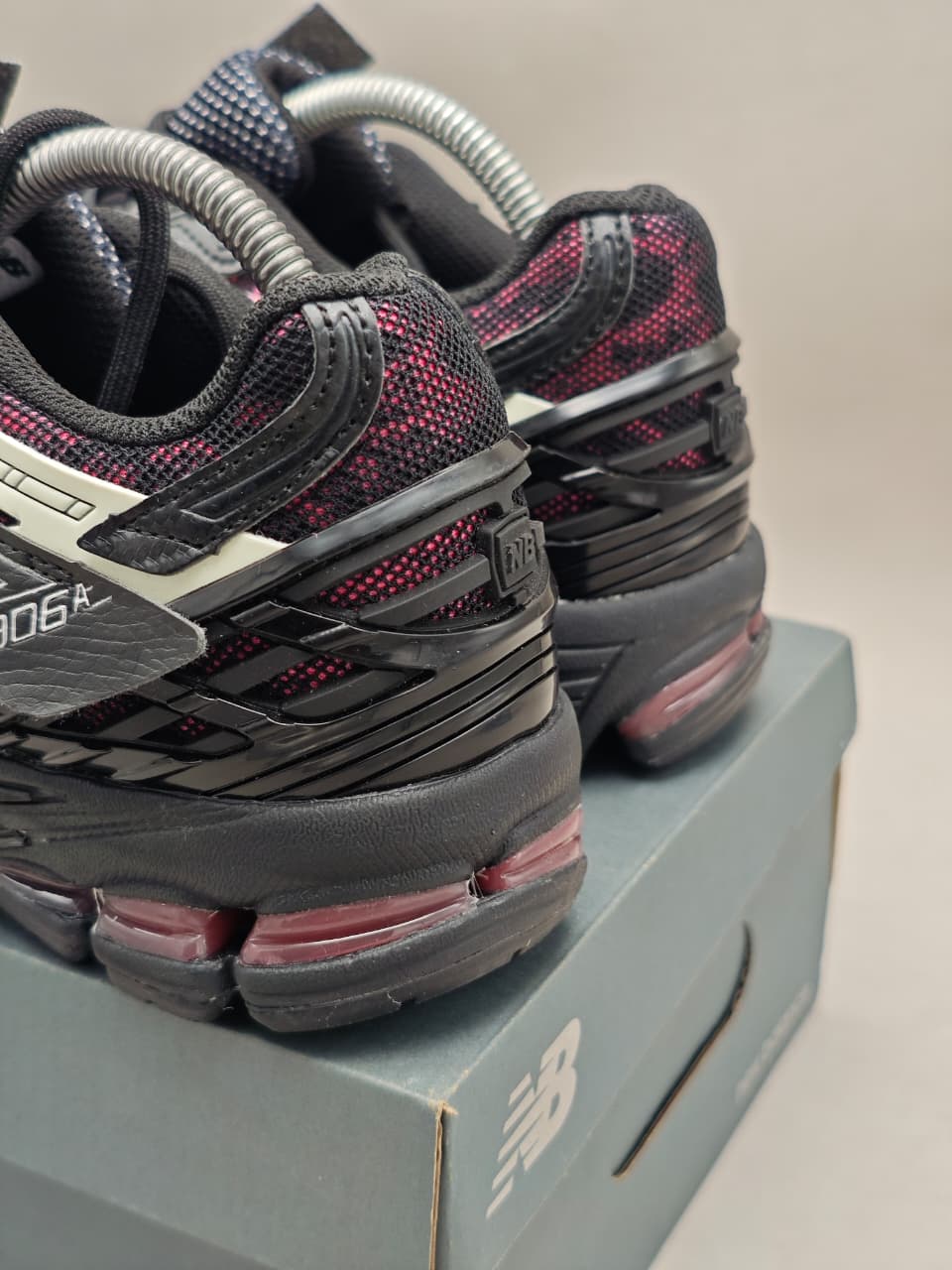 New Balance 1906R