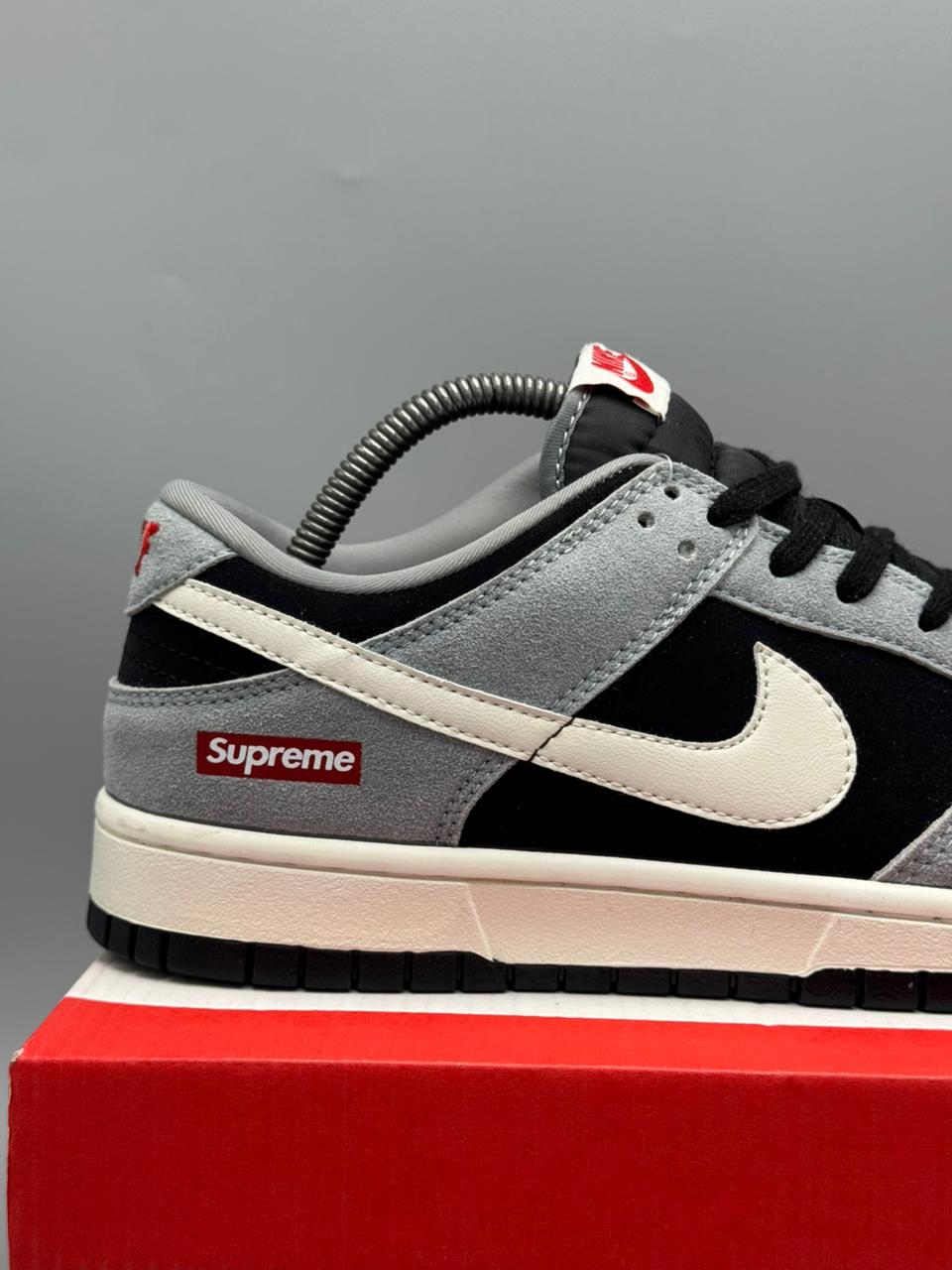 Nike Dunk Low x Supreme