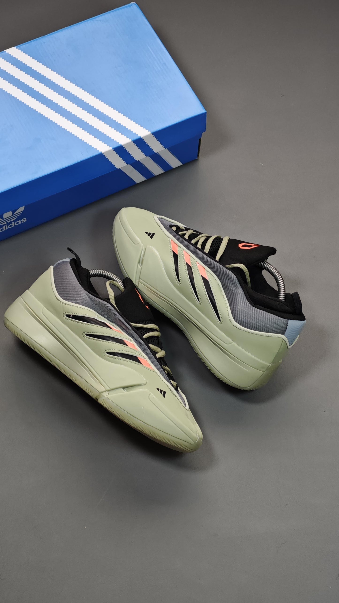 Adidas Ozelia