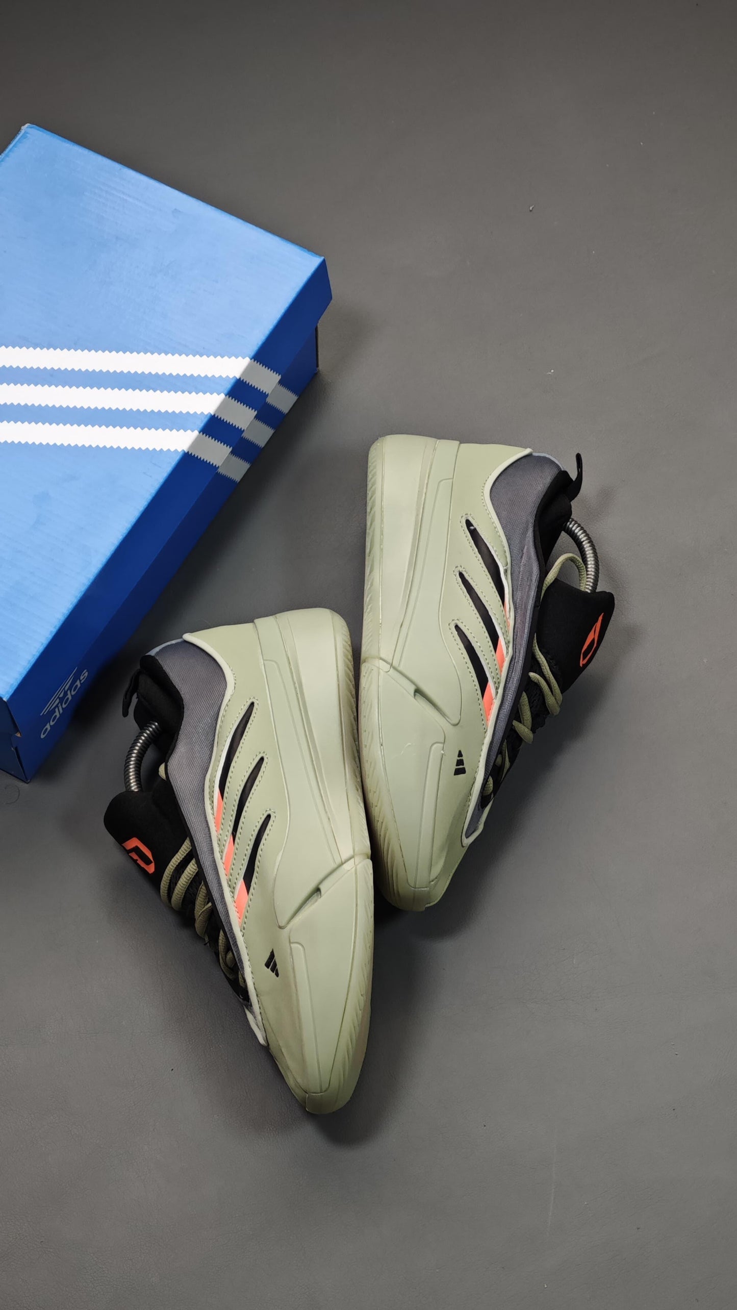Adidas Ozelia