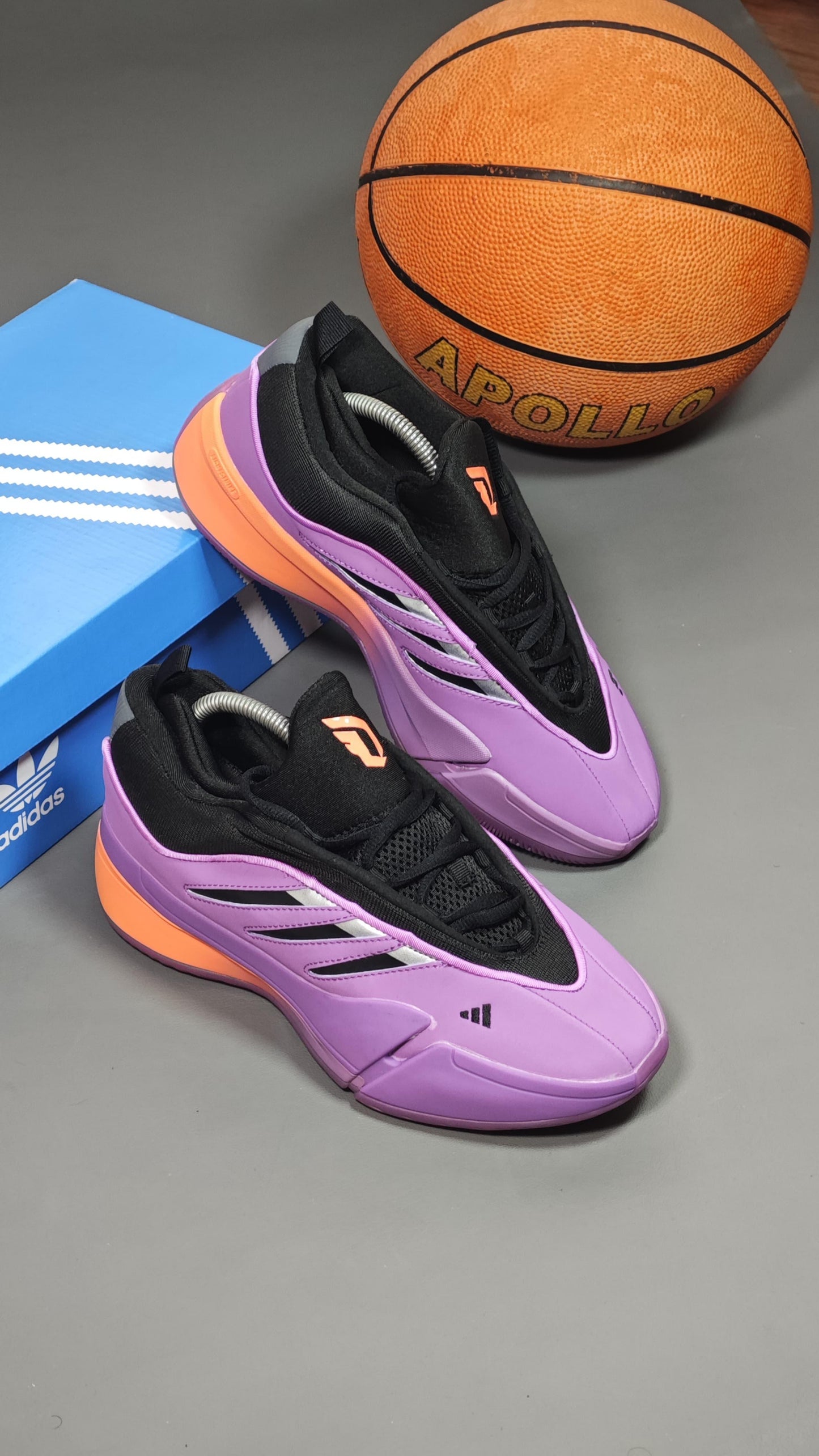 Adidas Ozelia
