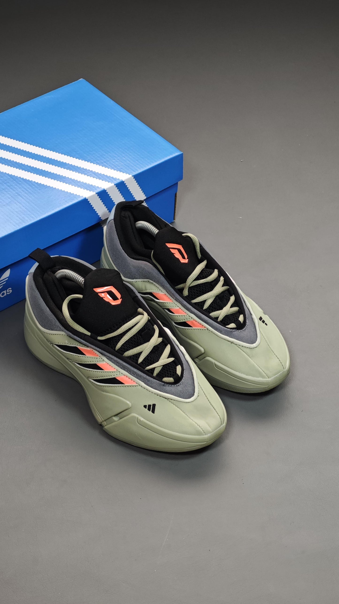 Adidas Ozelia