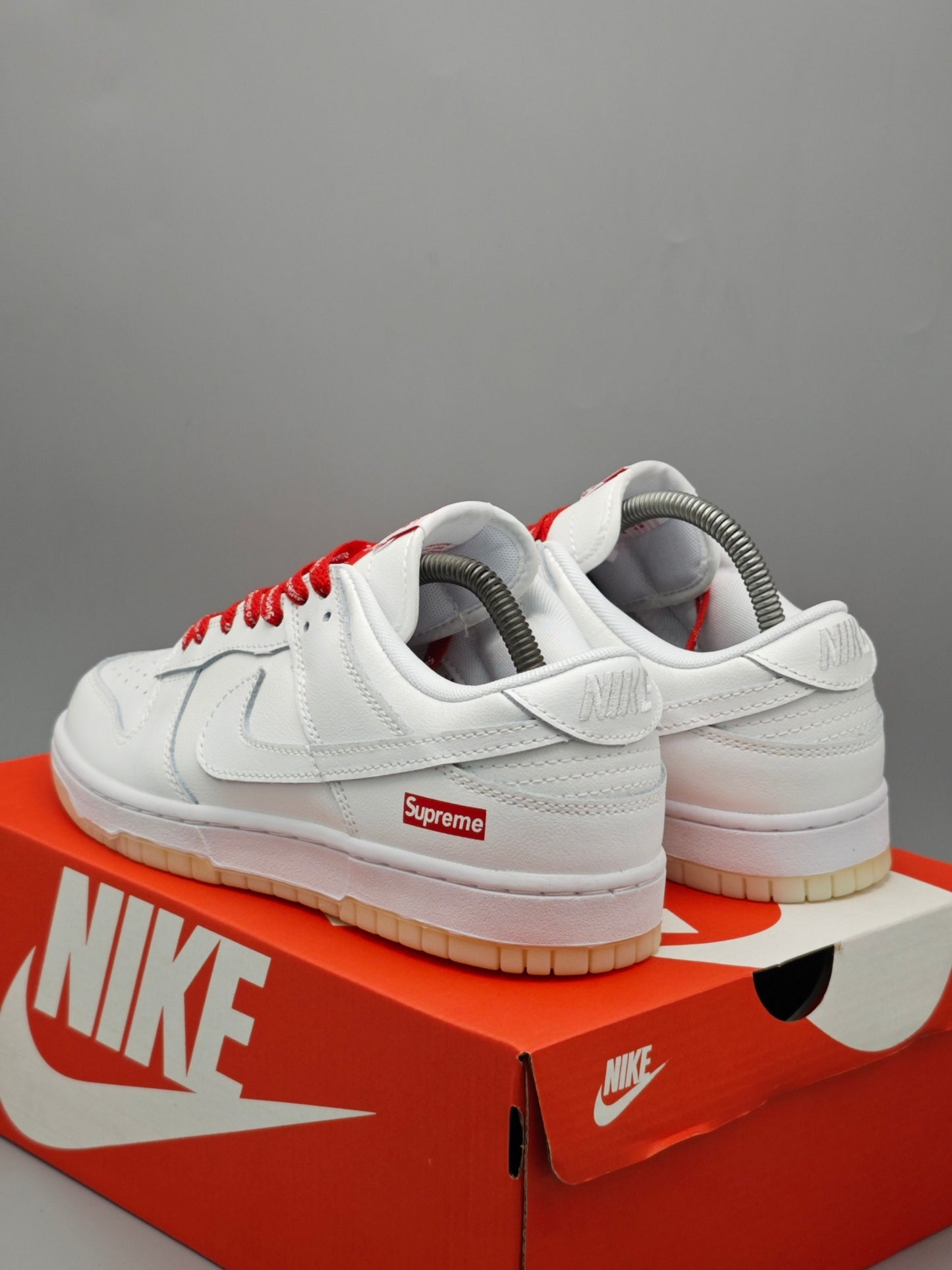 Nike SB Dunk Low Supreme
