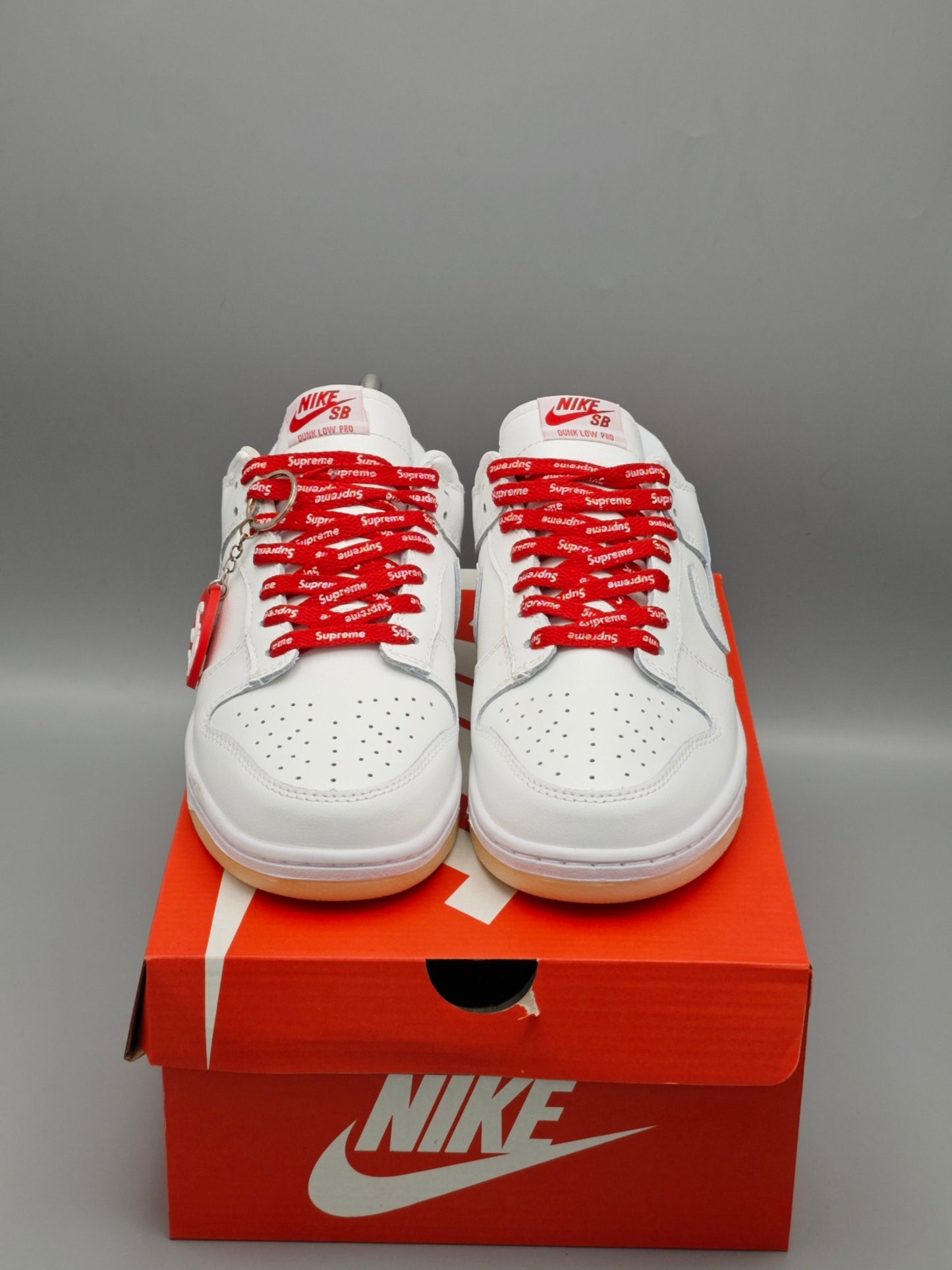 Nike SB Dunk Low Supreme