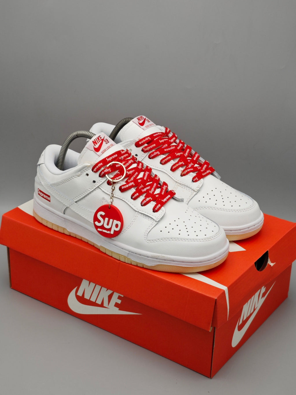 Nike SB Dunk Low Supreme