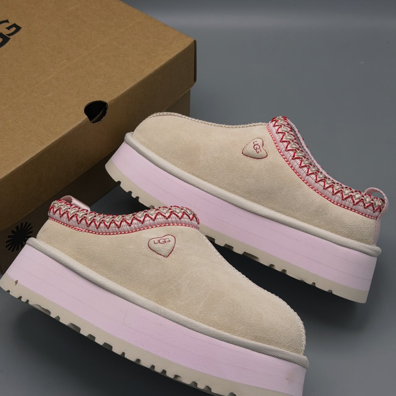 UGG