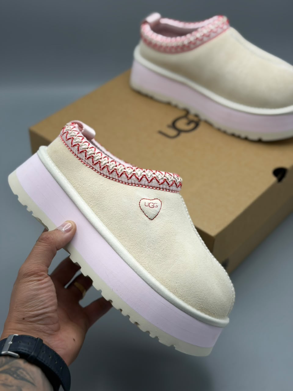 UGG