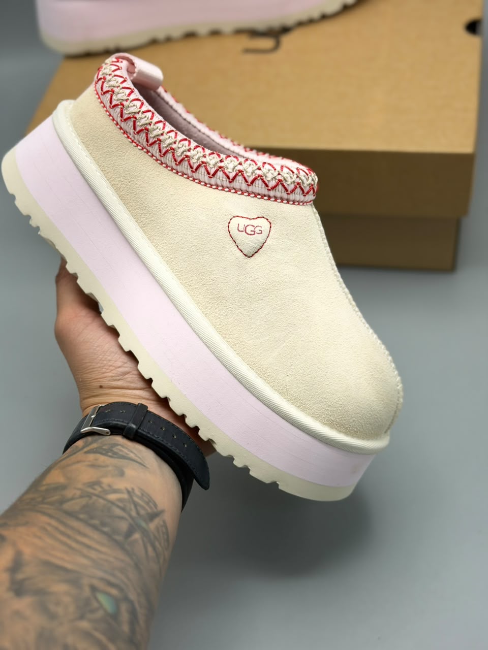 UGG