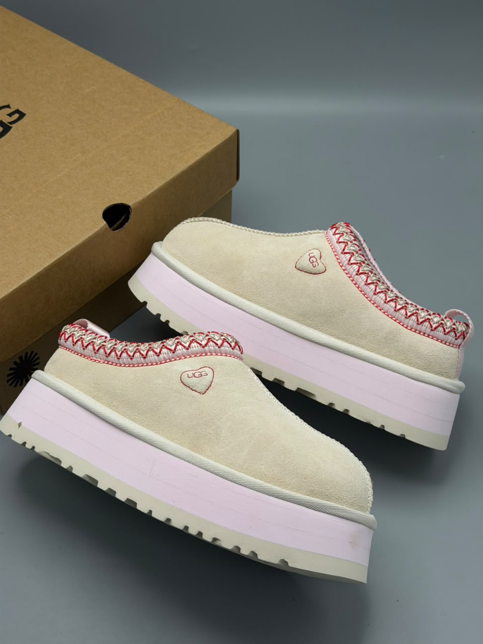 UGG
