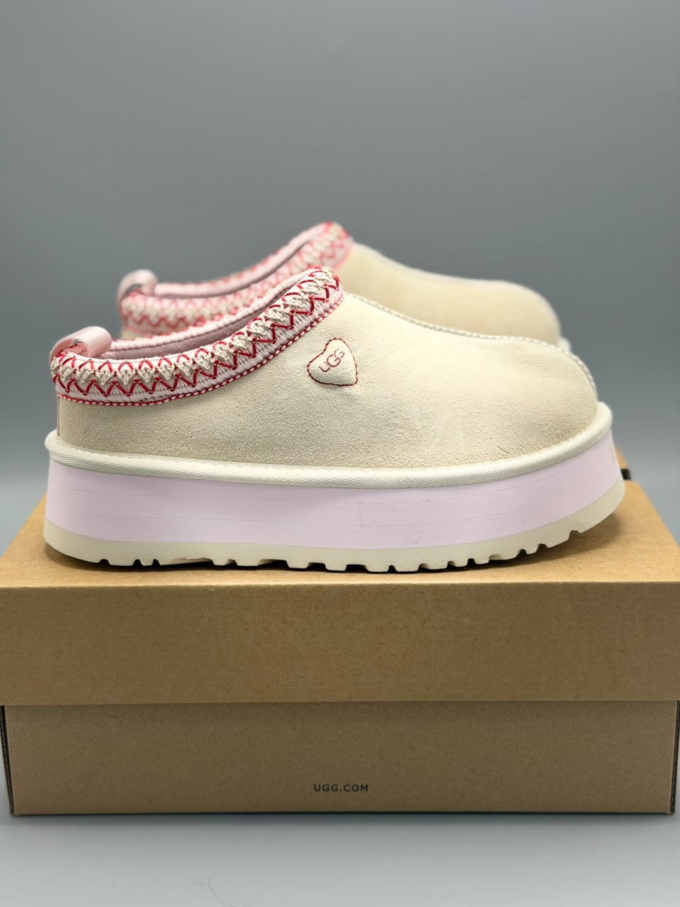 UGG