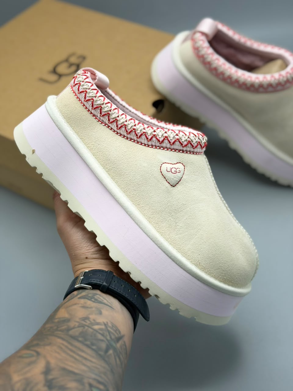 UGG