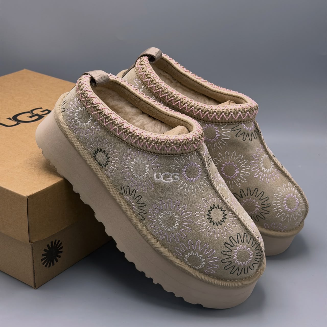UGG