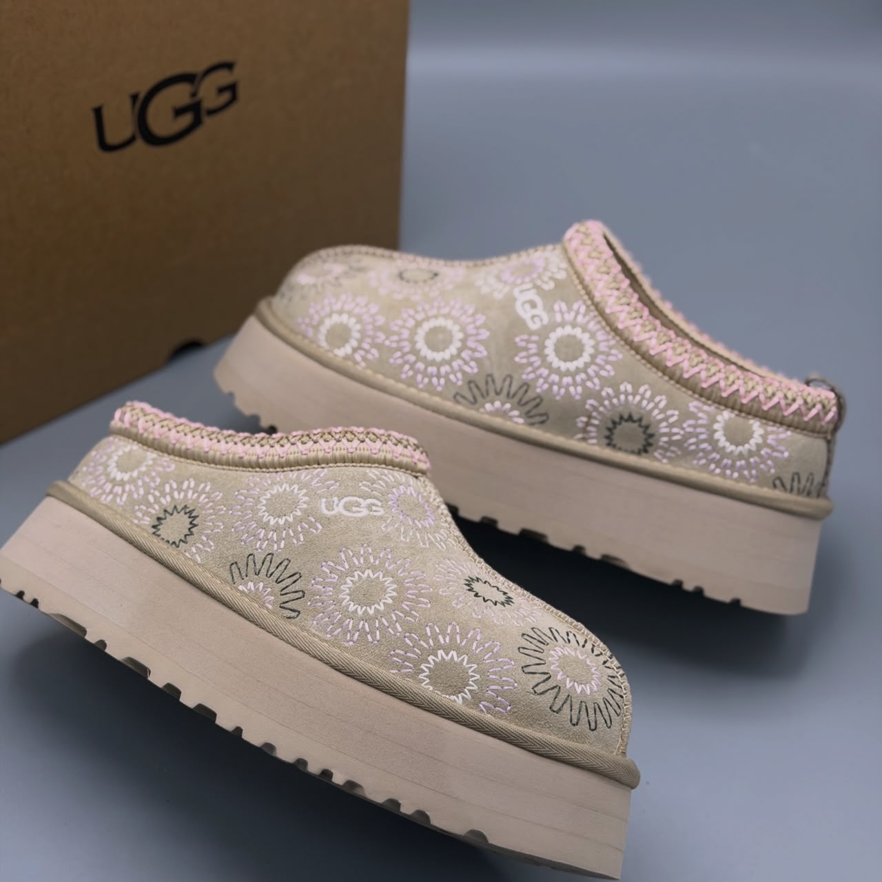 UGG
