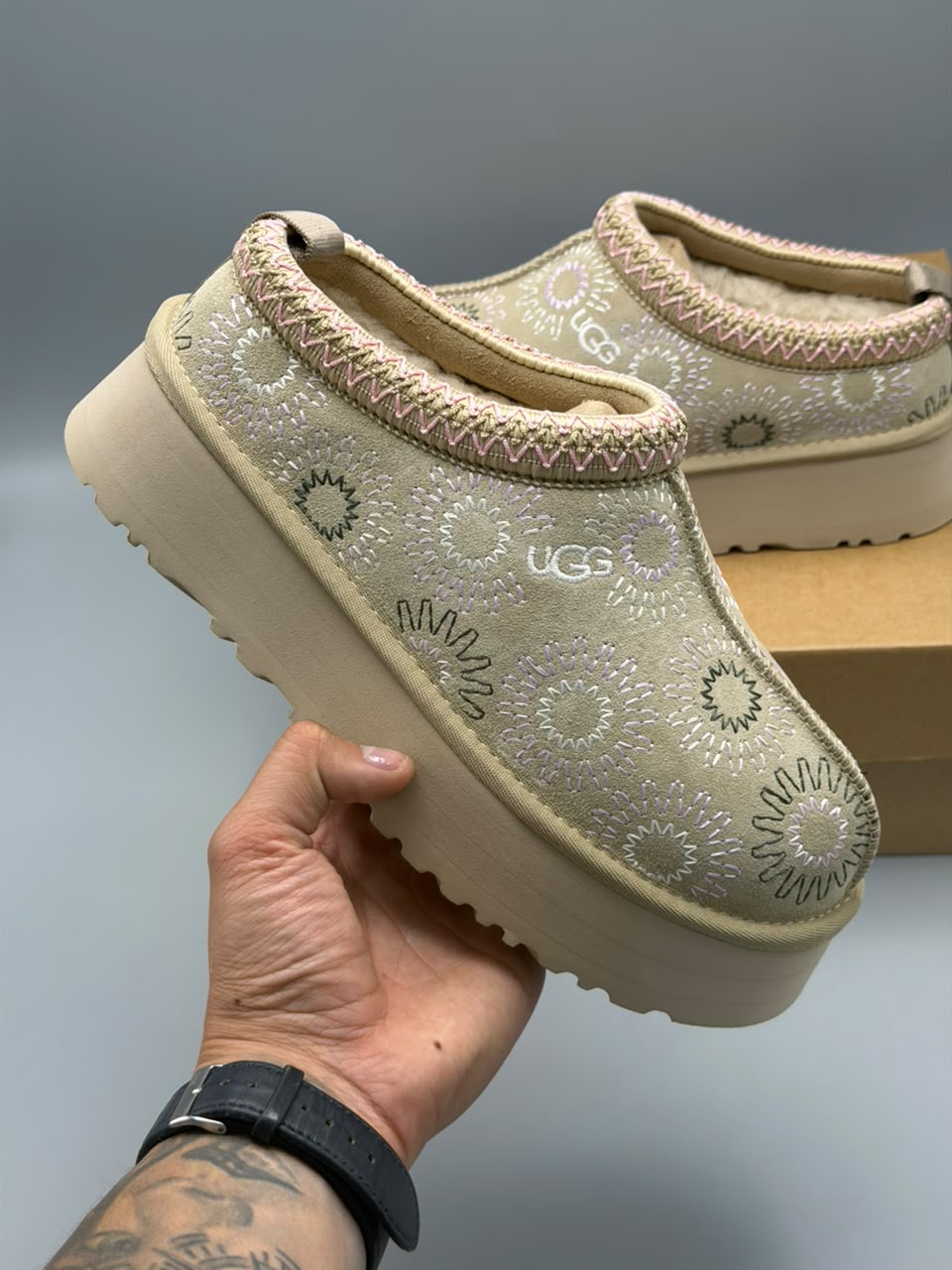 UGG