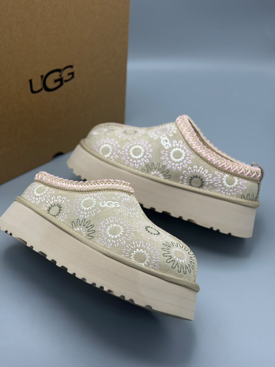 UGG