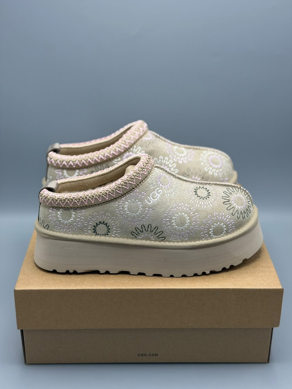 UGG