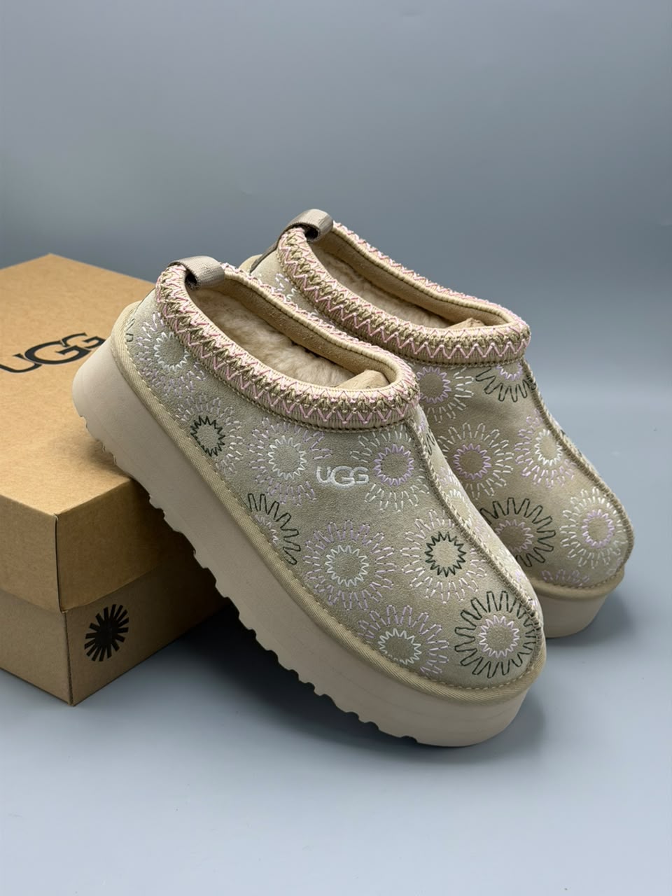 UGG