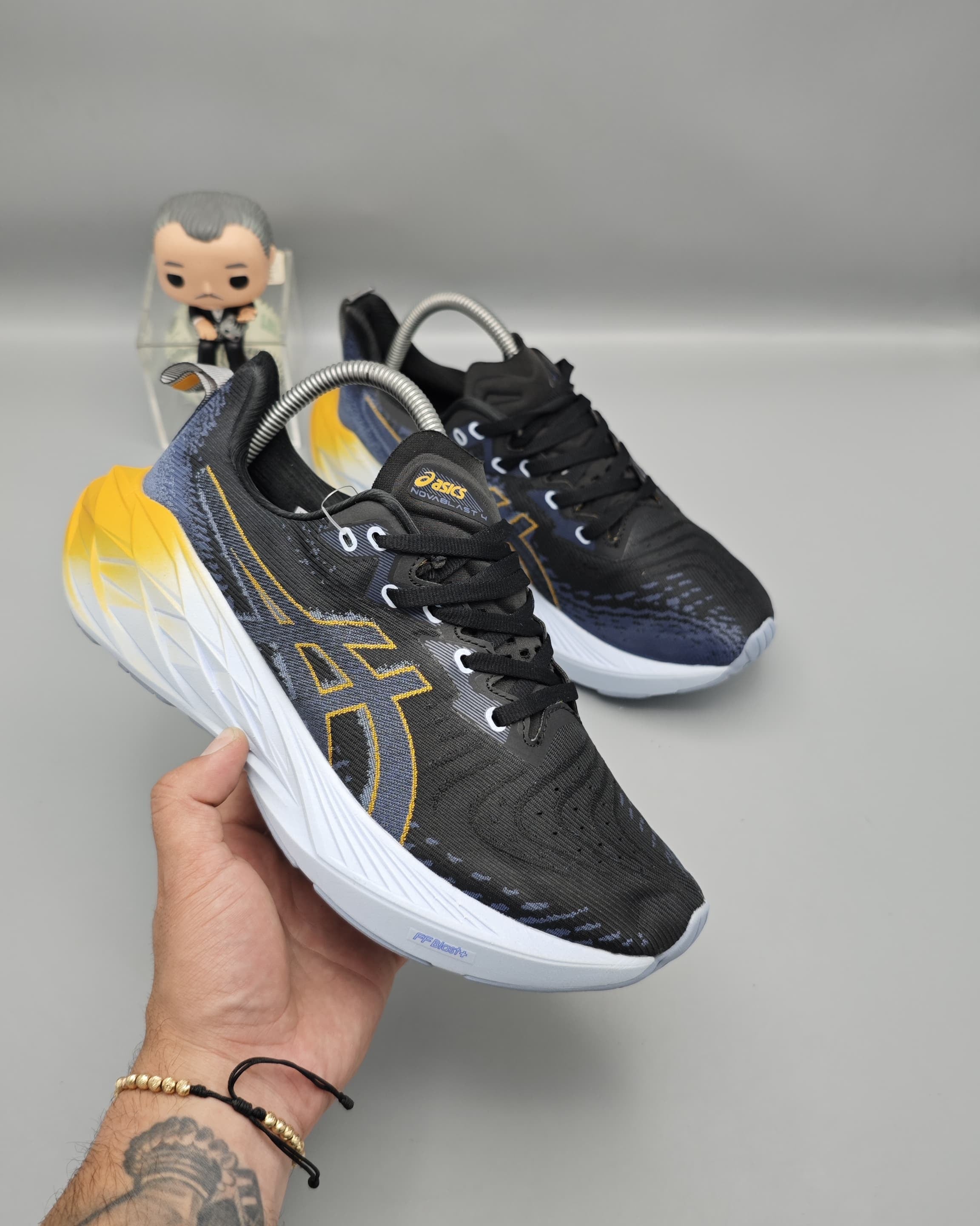ASICS Novablast 4