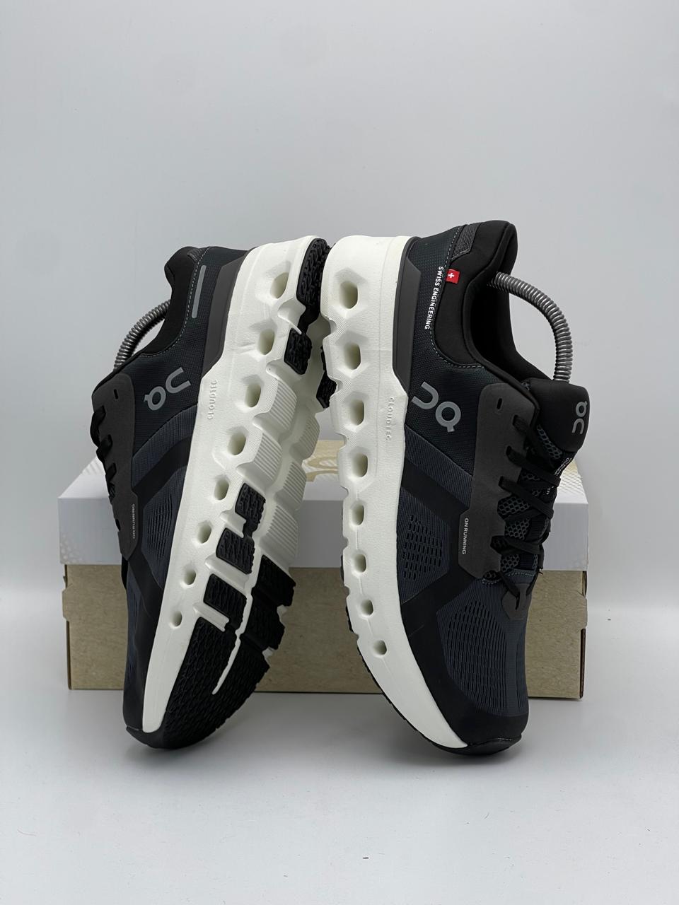 On Running Cloudmonster Black/White